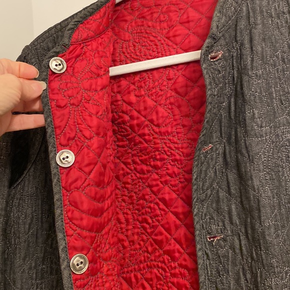 Sz 1 (8/Med) Chicos Reversible Floral Quilted Pattern Red Dark Wash Denim Pocket - Picture 2 of 15